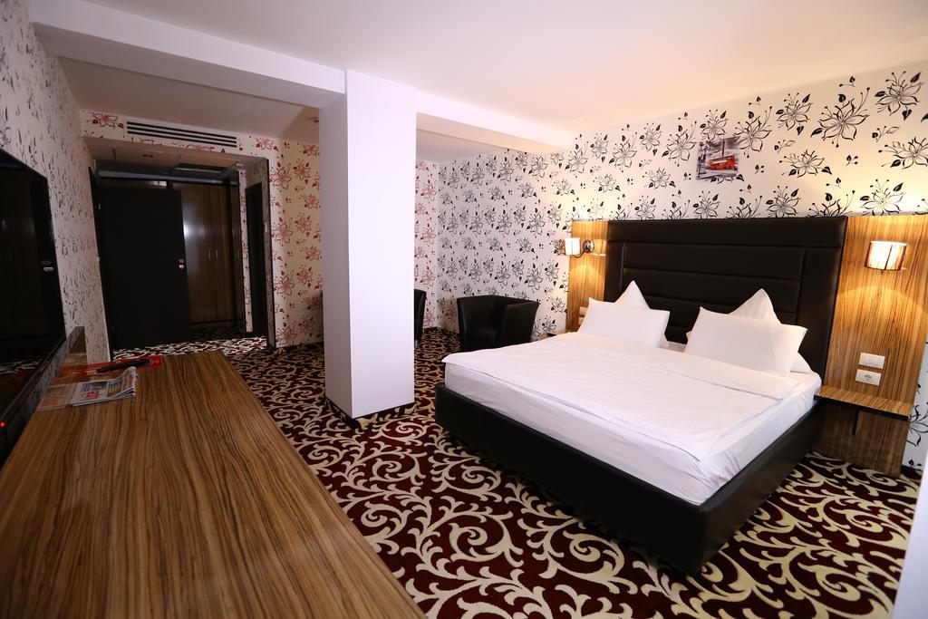 Hotel Articus Krajowa Zewnętrze zdjęcie