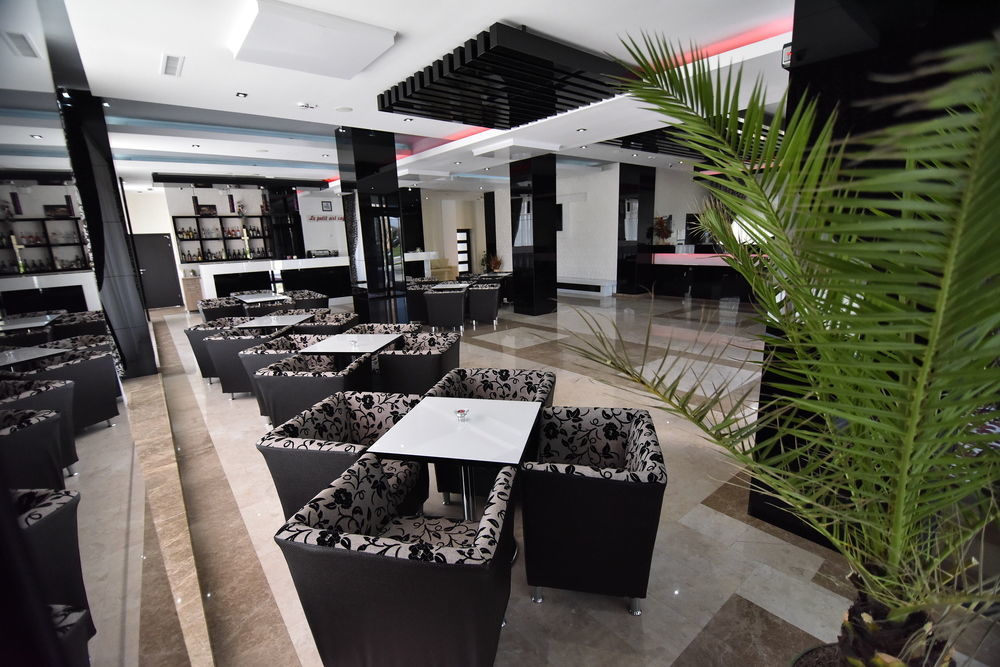 Hotel Articus Krajowa Zewnętrze zdjęcie