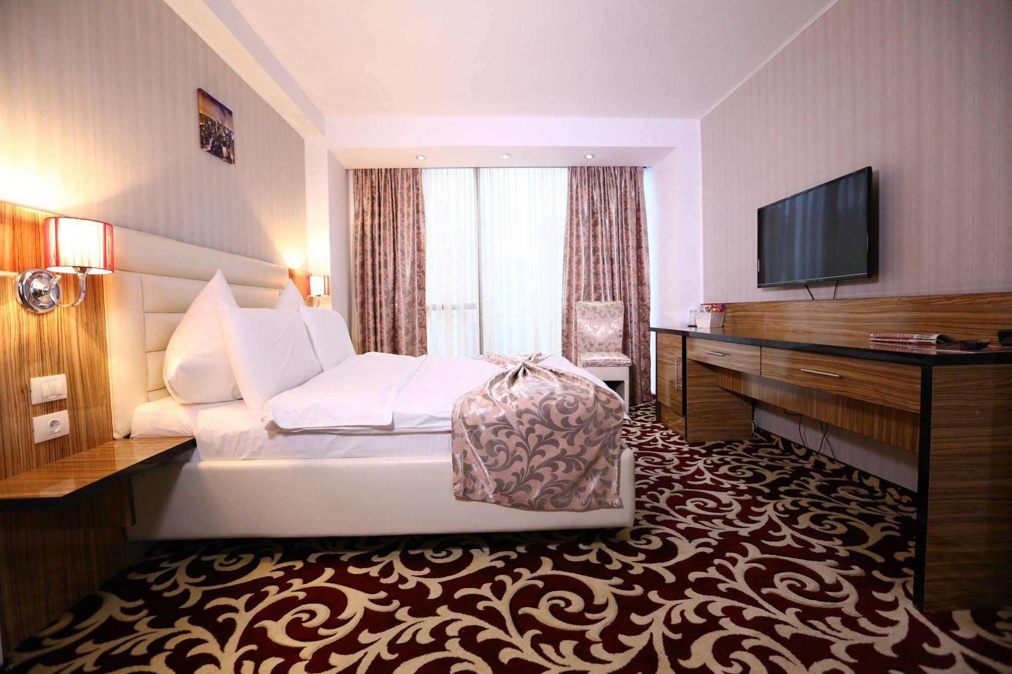 Hotel Articus Krajowa Zewnętrze zdjęcie