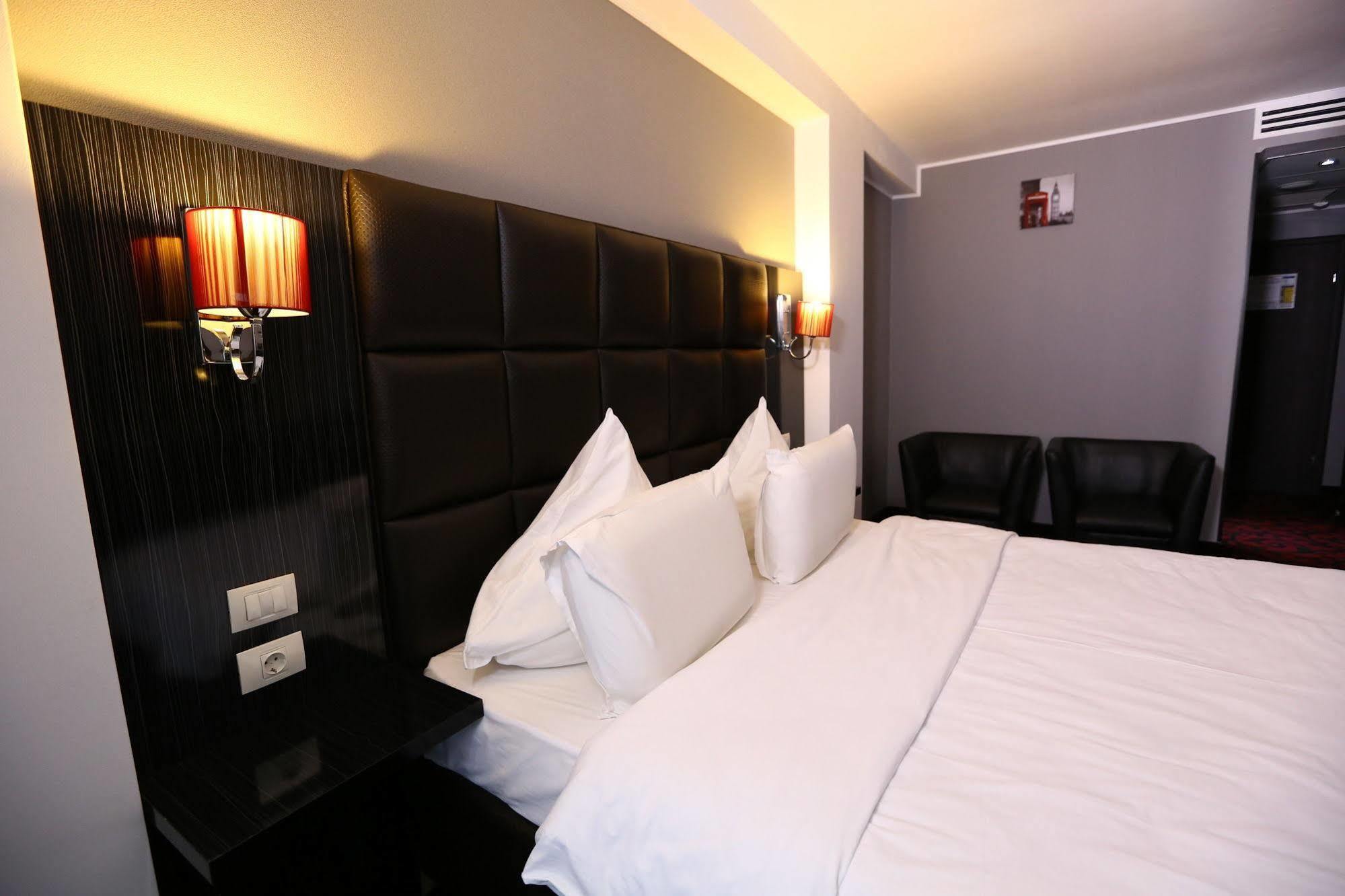 Hotel Articus Krajowa Zewnętrze zdjęcie