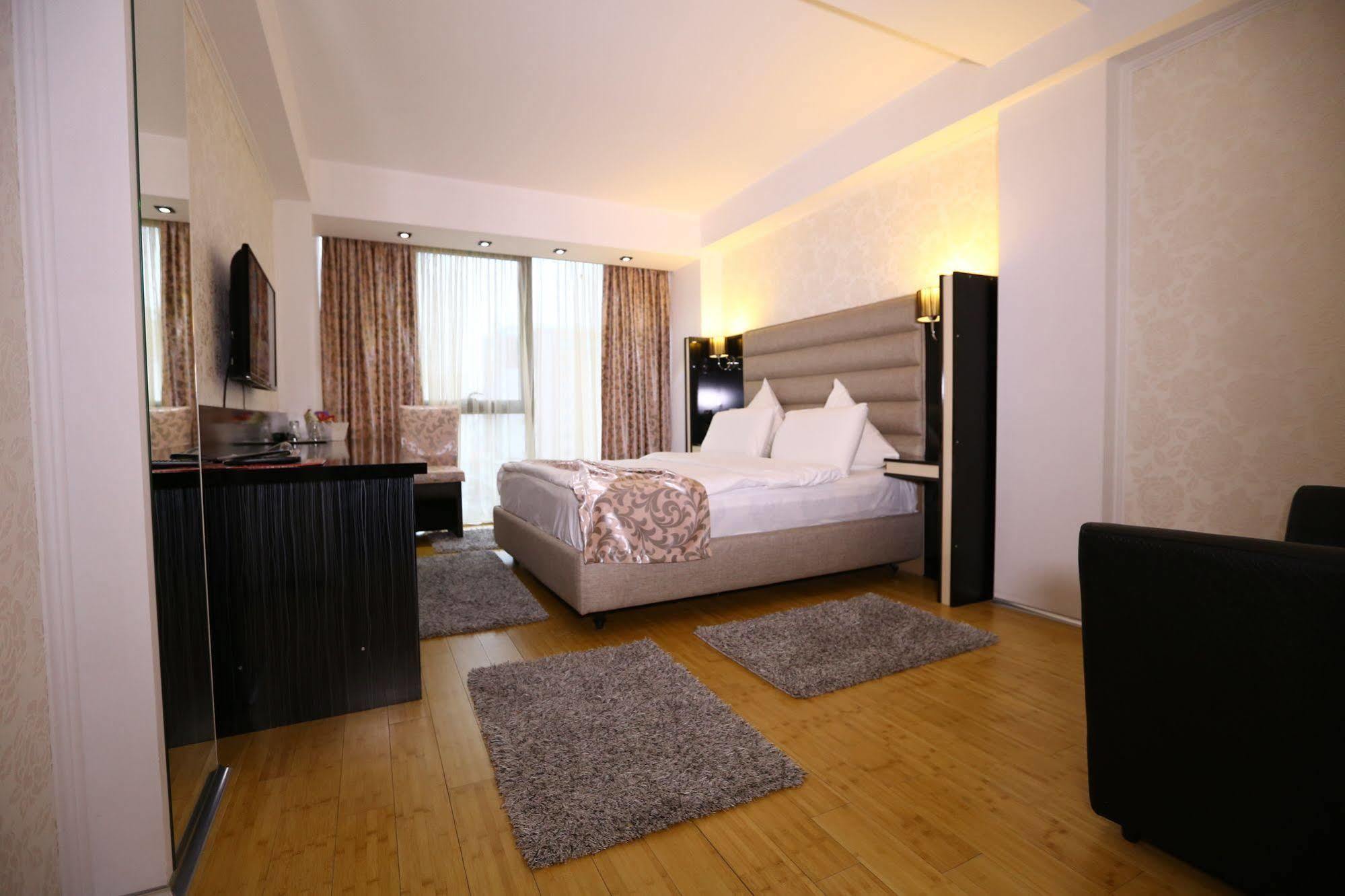 Hotel Articus Krajowa Zewnętrze zdjęcie