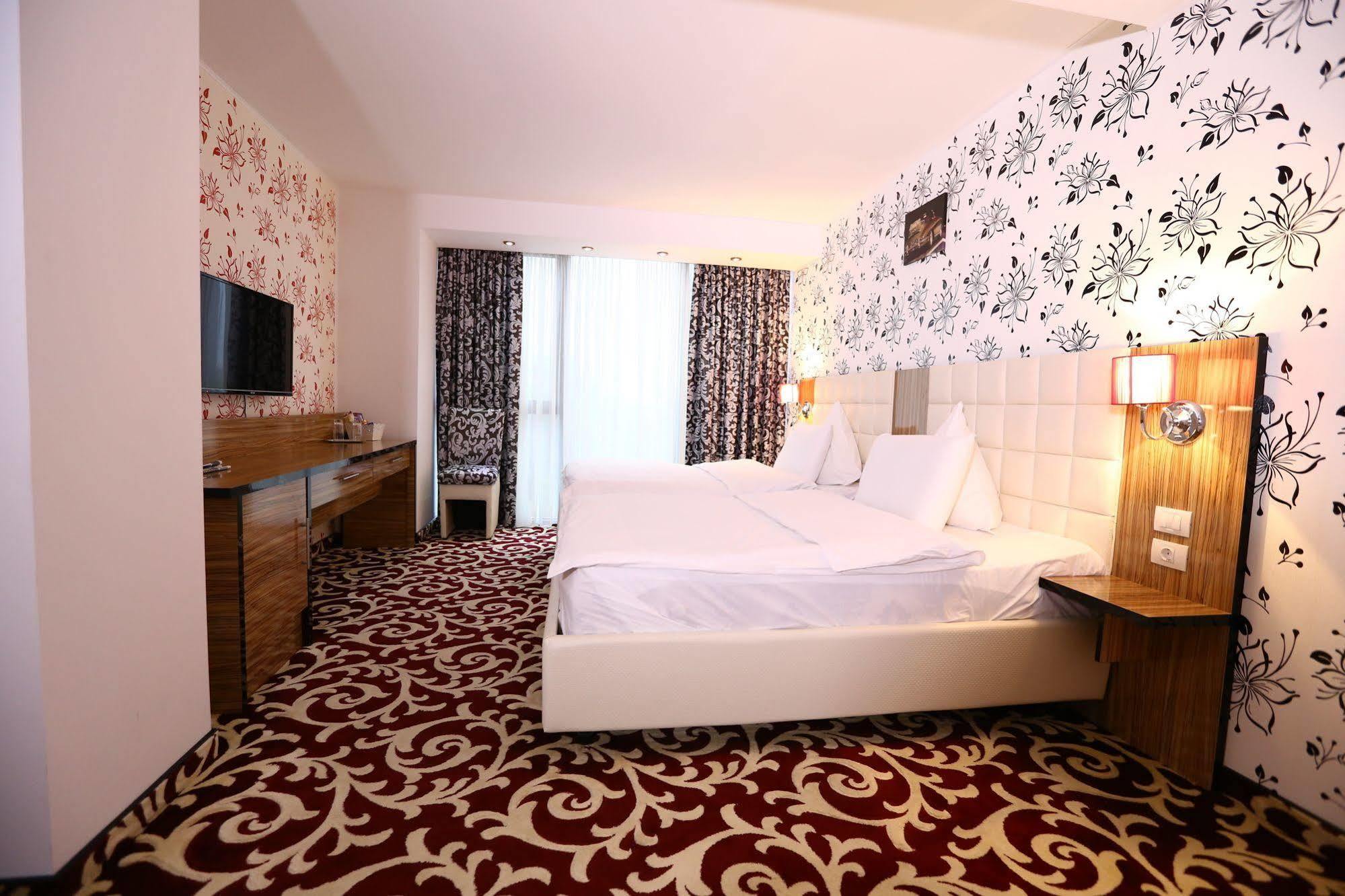 Hotel Articus Krajowa Zewnętrze zdjęcie