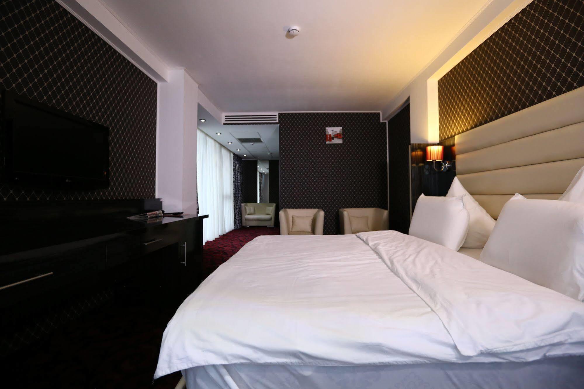 Hotel Articus Krajowa Zewnętrze zdjęcie